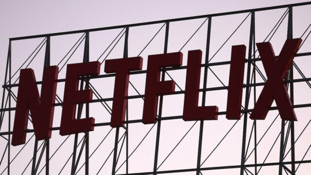 Die Netflix-Aktie erreicht ein neues Allzeithoch, während die Wall Street den Blockbuster-Ergebnisbericht für das vierte Quartal feiert

