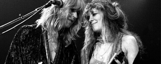 Wie Christine McVies „sehr hellsichtige“ Mutter vorhersagte, dass Stevie Nicks und Lindsey Buckingham sich Fleetwood Mac anschließen würden

