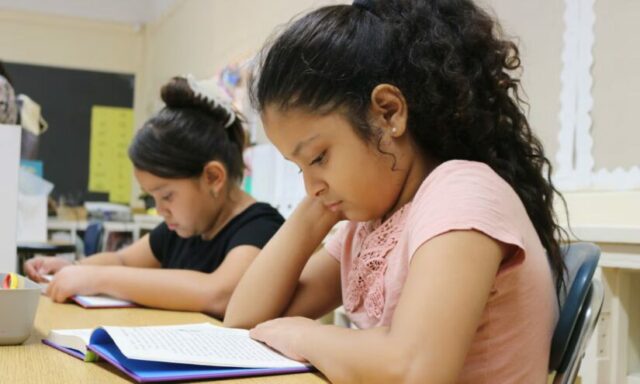 Laut Bundesbehörden nutzten viele Schulen COVID-Hilfe für Lehrpläne und Gebäude

