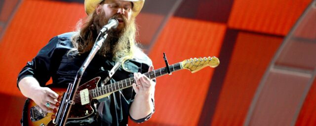 Chris Stapleton enthüllt eine berührende Geschichte über zwei Lieblingsgitarren (und ihr überraschendes Accessoire)

