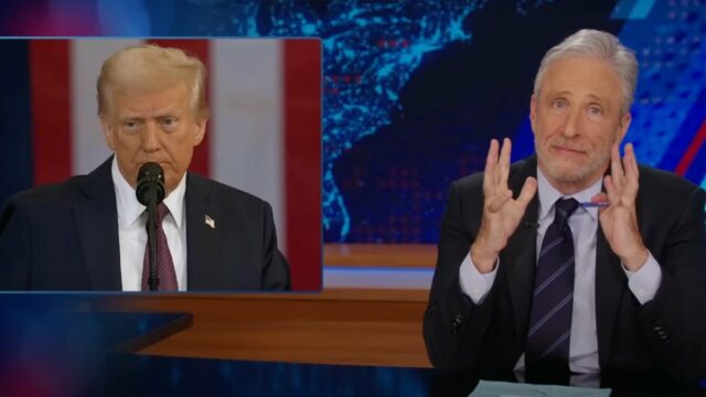 Jon Stewart kann nicht aufhören, jugendliche Witze über Trumps Amtseinführung zu machen: „Ich bin ein Kind“ | Video

