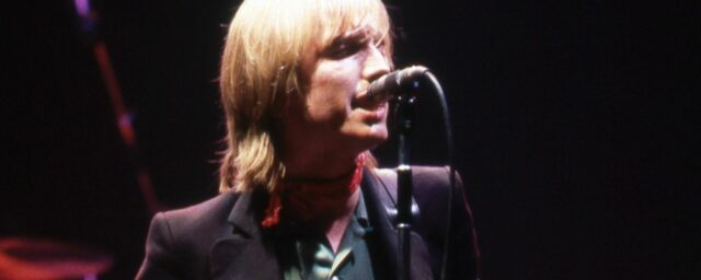 4 klassische Eröffnungszeilen von Tom Petty, die Sie direkt in die Seele treffen

