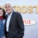 Jay Leno bekommt einen Tritt von den $ 847 -Sneakers der Frau: "Finden Sie Ihre Momente, wenn Sie lachen können" "