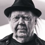 Neil Young hebt die Entscheidung auf, den Auftritt in Glastonbury abzusagen