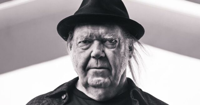 Neil Young hebt die Entscheidung auf, den Auftritt in Glastonbury abzusagen

