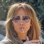 Jennifer Lopez genießt Lollipop während der Hausjagd in Brentwood