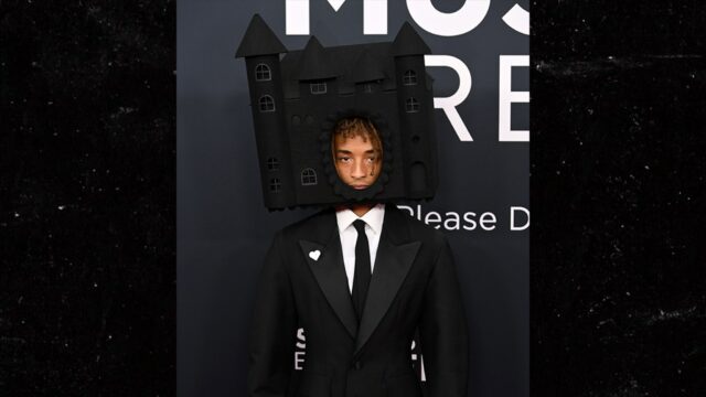 Jaden Smith trägt bizarre Schloss Kopfbedeckungen an Grammys, online geröstet

