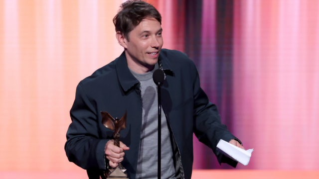 Bei Spirit Awards nennt Sean Baker das "nicht nachhaltige" unabhängige Filmsystem, um sich zu ändern

