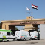 Palästinensische Patienten auf dem Weg nach Ägypten, als Rafah Crossing nach 9 Monaten beginnt