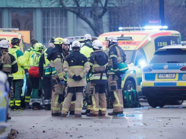 Fünf Menschen schossen bei Angriffen in der Erwachsenenschule in Schwedens Erebro

