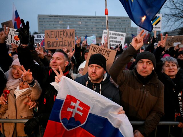 Die Proteste in der Slowakei gegen Premierminister FICOS Pro-Russland werden fortgesetzt

