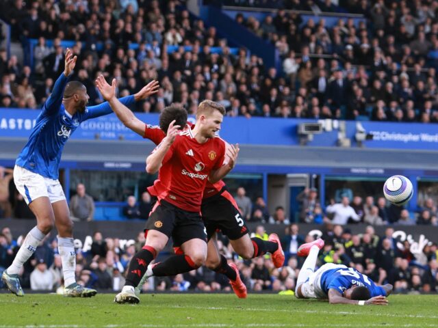 Man Utd überlebt das späte Vardoning -Drama für Fightback für eine Auslosung gegen Everton

