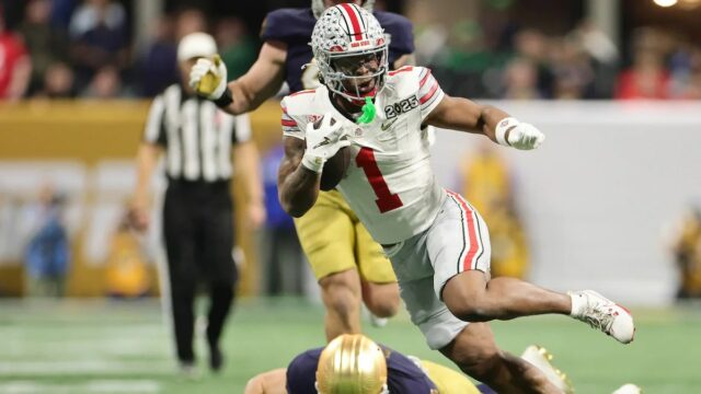 Quinshon Judkins runs with the ball in the 2025 CFP National Championship (Credit: Carmen Mandato/Getty Images)