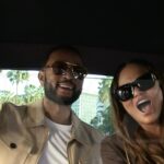 Chrissy Teigen & John Legend verkaufen Girl Scout Cookies, Serenade TMZ Tour Bus