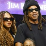 Jay-Z hat Spaß mit den Töchtern Blue Ivy und Rumi am Super Bowl-Seitenlinien