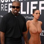 Kanye West und Bianca Censori kommen in Grammys, Bianca Strips nackt auf Teppich