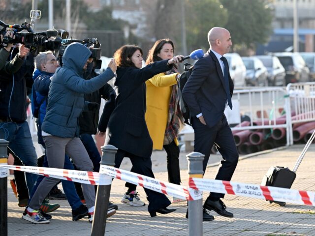 Rubiales 'absolut sicher' Hermoso stimmte zu, sich bei der Weltmeisterschaft zu küssen, eine Prüfung zu hören

