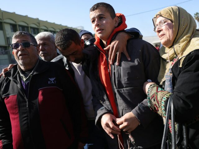 Vier veröffentlichte Palästinenser in einem kritischen Zustand, gaben in Ramallah zu

