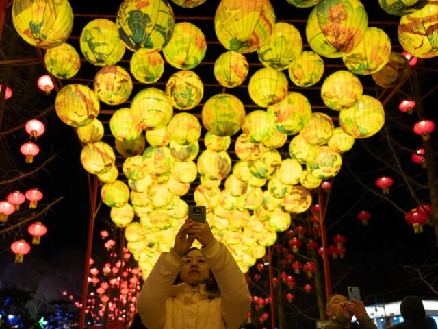 Lanternfestival mit Lichtern, Reisknödeln in Taiwan und China gefeiert

