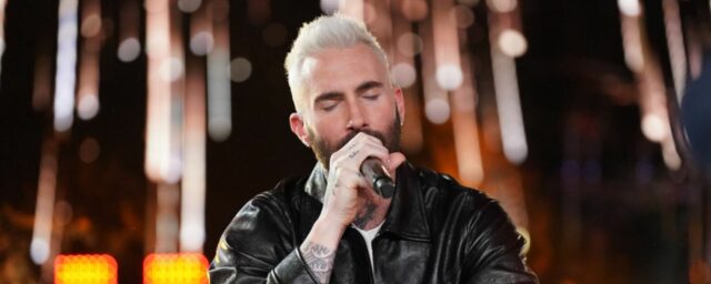 "Es war wirklich dunkles Lied": Der Star von "The Voice" Adam Levine erinnert sich, dass sie ihr erstes Lied in einem Moment der Kindheit "traumatisch" geschrieben hatte

