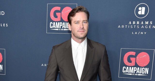 Armie Hammer nahm einen "Bissen", nachdem er das Herz des lebenden Tieres geschnitten hatte

