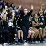 Mitty Pushes WCAL Girls Basketball Sieges Siesige Streifen auf 101 mit 21: 0, wobei er zu Hause an Riordan vorbeiblasen