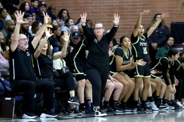 Mitty Pushes WCAL Girls Basketball Sieges Siesige Streifen auf 101 mit 21: 0, wobei er zu Hause an Riordan vorbeiblasen

