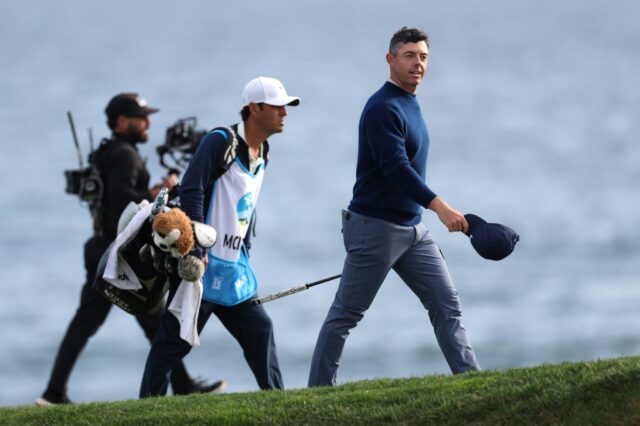 Rory McIlroy Aces Pebble Beach Pro-Am-Test fügt die Sammlung Trophäe hinzu

