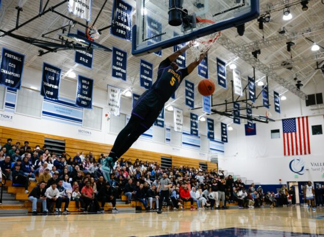 Reine Dominanz: Riordan Dunks im ganzen Valley Christian im einseitigen Sieg

