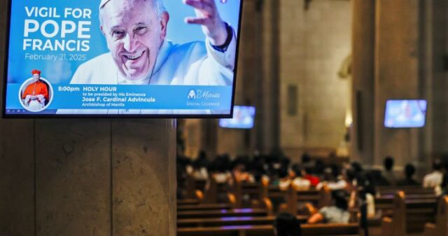 Papst Franziskus nicht aus "Gefahr", sondern zu einer Verbesserung, sagen die Ärzte, sagen die Ärzte

