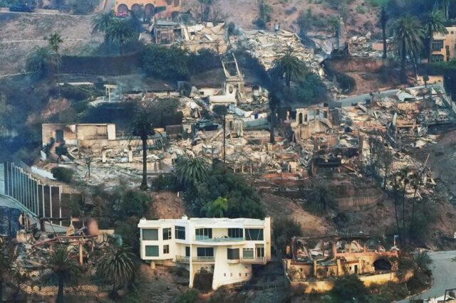 State Farm sucht 22% Zinserhöhung für Hausbesitzer in Kalifornien, um Los Angeles Waldfeuerverluste abzudecken

