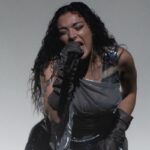 Charli XCX bringt eine verschwitzte und schweißtreibende Rave in die Grammys -Szene - und ich habe jede Sekunde geliebt