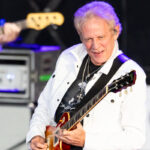 Die Legende der Eagles, Don Felder, ist nach einem medizinischen Notfall "zurück und bereit", wobei sie Wörter der Weisheit mit Fans teilen