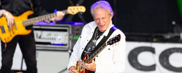 Die Legende der Eagles, Don Felder, ist nach einem medizinischen Notfall "zurück und bereit", wobei sie Wörter der Weisheit mit Fans teilen

