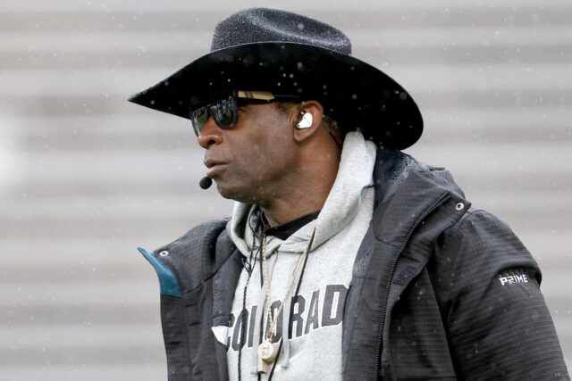 Deion Sanders fügt dem Coaching persönlich einen weiteren Hall-of-Damer hinzu

