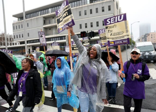 Gerichtsschreiber von Alameda County Streik über „unfaire Arbeitspraktiken“, lähmende Gerichtsverfahren

