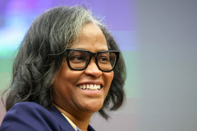 Ursula Jones Dickson vereidigt sich als neuer Top -Staatsanwalt von Alameda County, der an den Pamela -Preis zurückgerufen wurde

