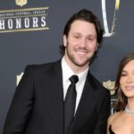 Josh Allen mietet "My Rock" Hailee Steinfeld in der MVP -Rede über die Ehrungen der NFL