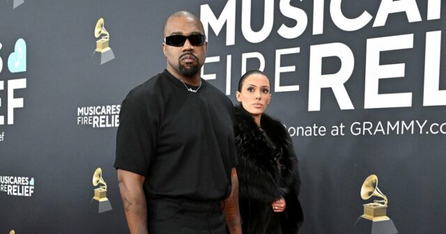 Bianca Censori trägt das 2. nackte Outfit, Kissts Kanye West zu Grammys Party

