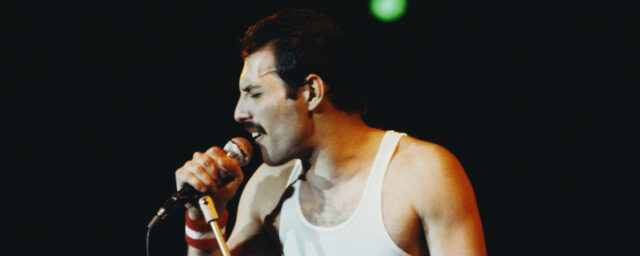 "Wir haben es nicht geplant": Brian kann sich an den emblematischen Moment von Freddie Mercury erinnern, der vollständig improvisiert wurde

