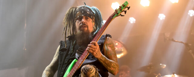 Der Gründungsbassist von Korn, Reginald "Fieldy" Arvizu, sagt, dass er seit 2019 nicht mehr mit Band gesprochen habe

