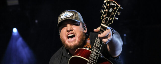 "Was für eine Legende": Luke Combs gratuliert dem viralen Fan dafür, dass "wenn es regnet, er gießt"

