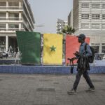 Von Straßennamen zu Lehrbüchern schreibt Senegal die französische Kolonialgedächtnis um