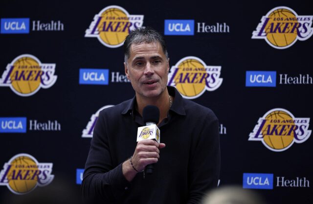 Analysten glauben, Rob Pelinka könnte eine Statue erhalten

