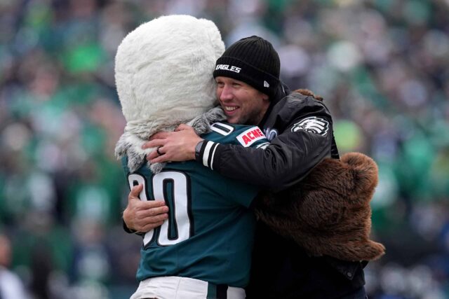 Nick Foldes reagiert auf Eagles, die Super Bowl gewinnen

