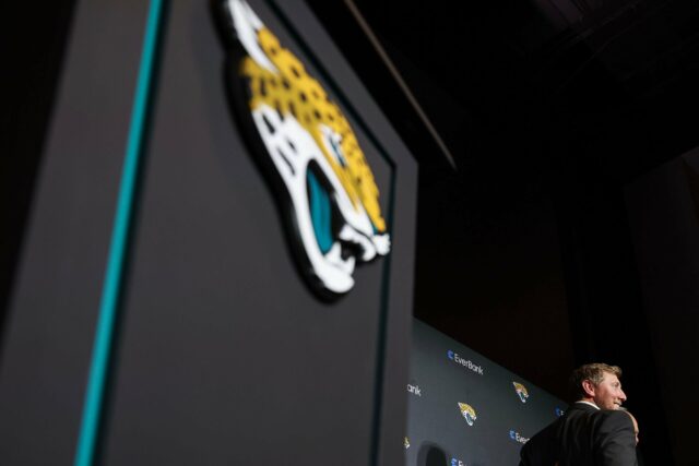 Jaguars Werbung Werbung für ein ausgefülltes Interview mit dem GM -Kandidaten

