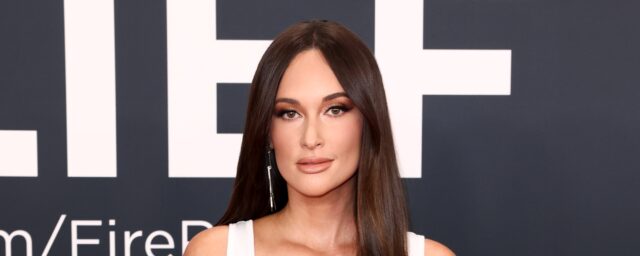 Grammy -Fans bewegen den Topf auf Kacey Musgraves 'Reaktion auf den besten Sieg von Beyoncés Country -Album

