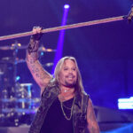 3 rockige Vince Neil Vocal Performances, die den Erfolg von Mötley Crüe definierten