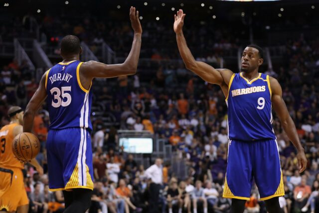 Kevin Durant sendet eine Nachricht an andere Iguodala über Jersey -Retirement

