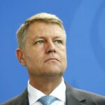 Der rumänische Präsident Klaus Iohannis tritt inmitten des zunehmenden Drucks von Populisten zurück